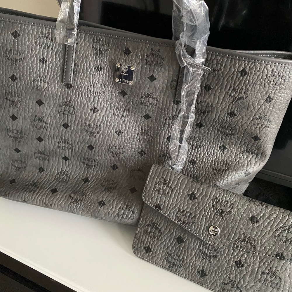SOLD!!!!!AUTHENTIC MCM tote & pouch